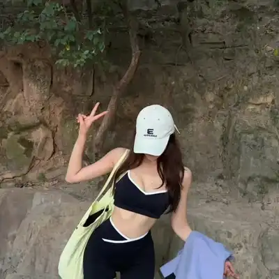 侯怡